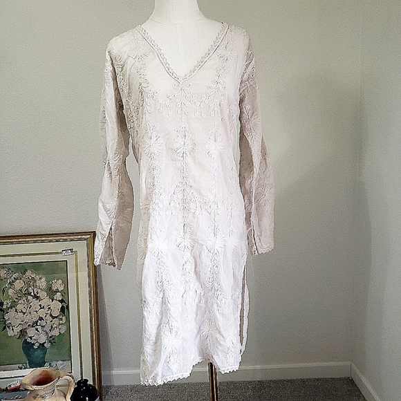 Melissa Odabash Embroidered White Long Sleeve V-Neck Sheath Dress Medium - Picture 1 of 10